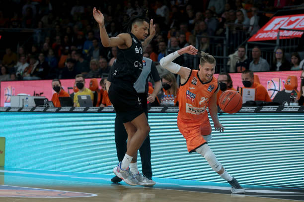 场下成长 场下成长